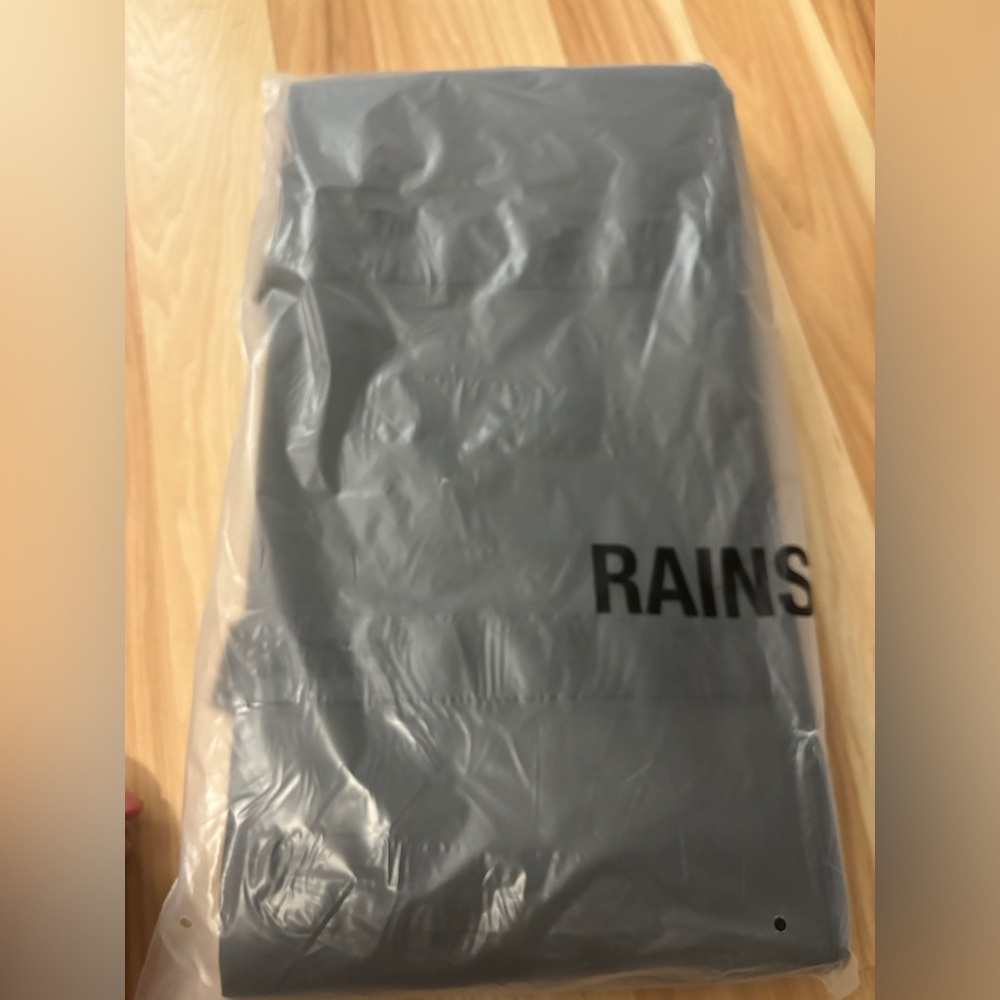 Rains Trail Waterproof Gym Bag in Black NWT - Picture 10 of 13